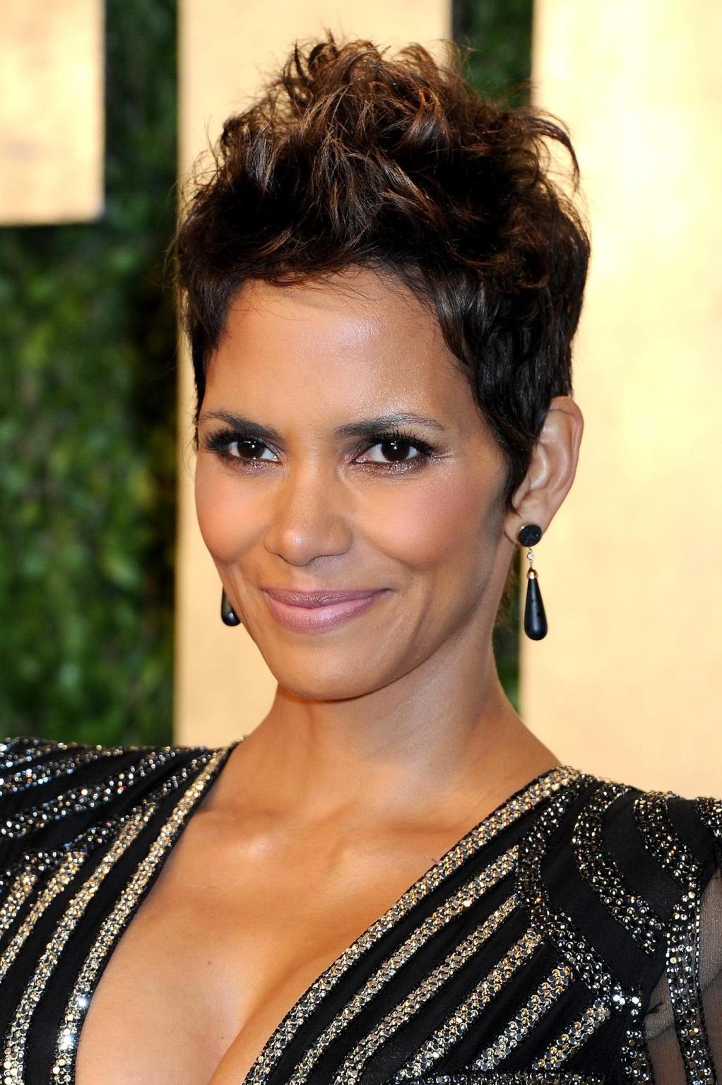 10P Busty Halle Berry showing cleavage at the 85th Oscars and Vanity Fair Oscar Part