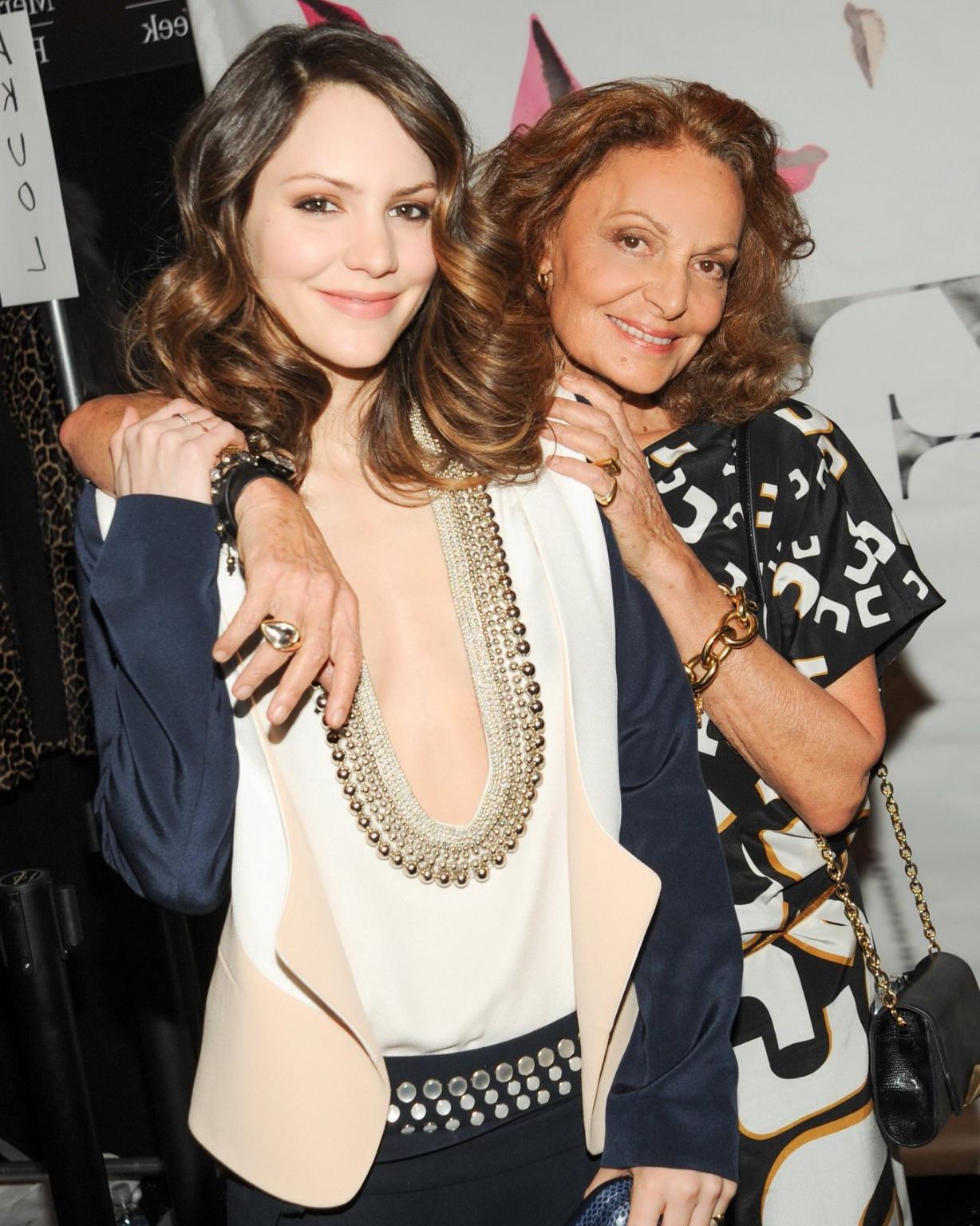 10P Katharine McPhee showing huge cleavage while heading to the Fall 2013 Mercedes-B