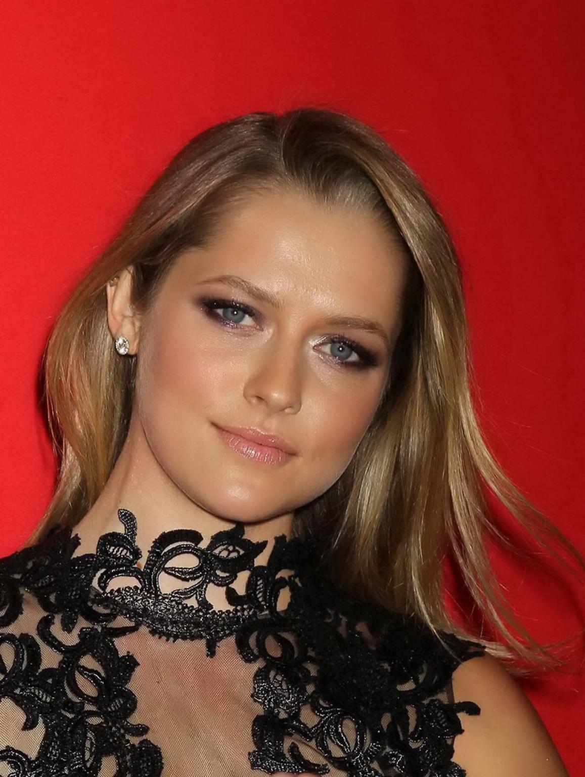 10P Teresa Palmer braless showing huge see-through cleavage at the Warm Bodies premi