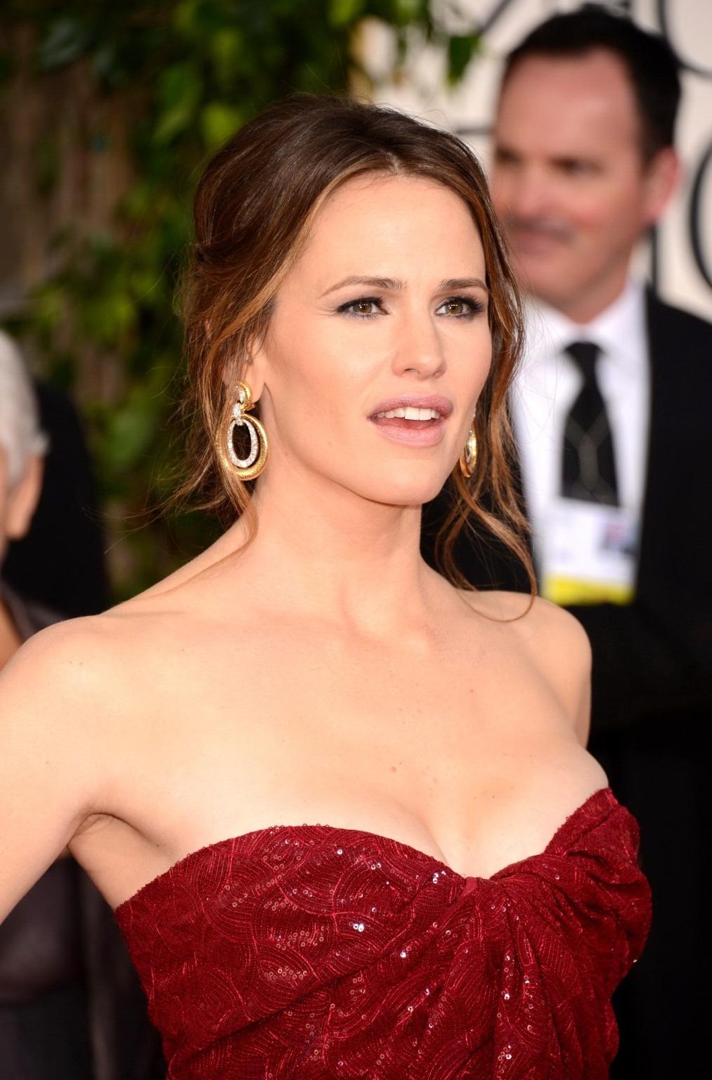 10P Jennifer Garner shows huge cleavage wearing a red low cut dress for 70th Annual 