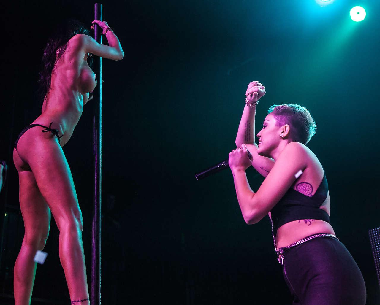 8P Miley Cyrus performing and showing huge cleavage on stage