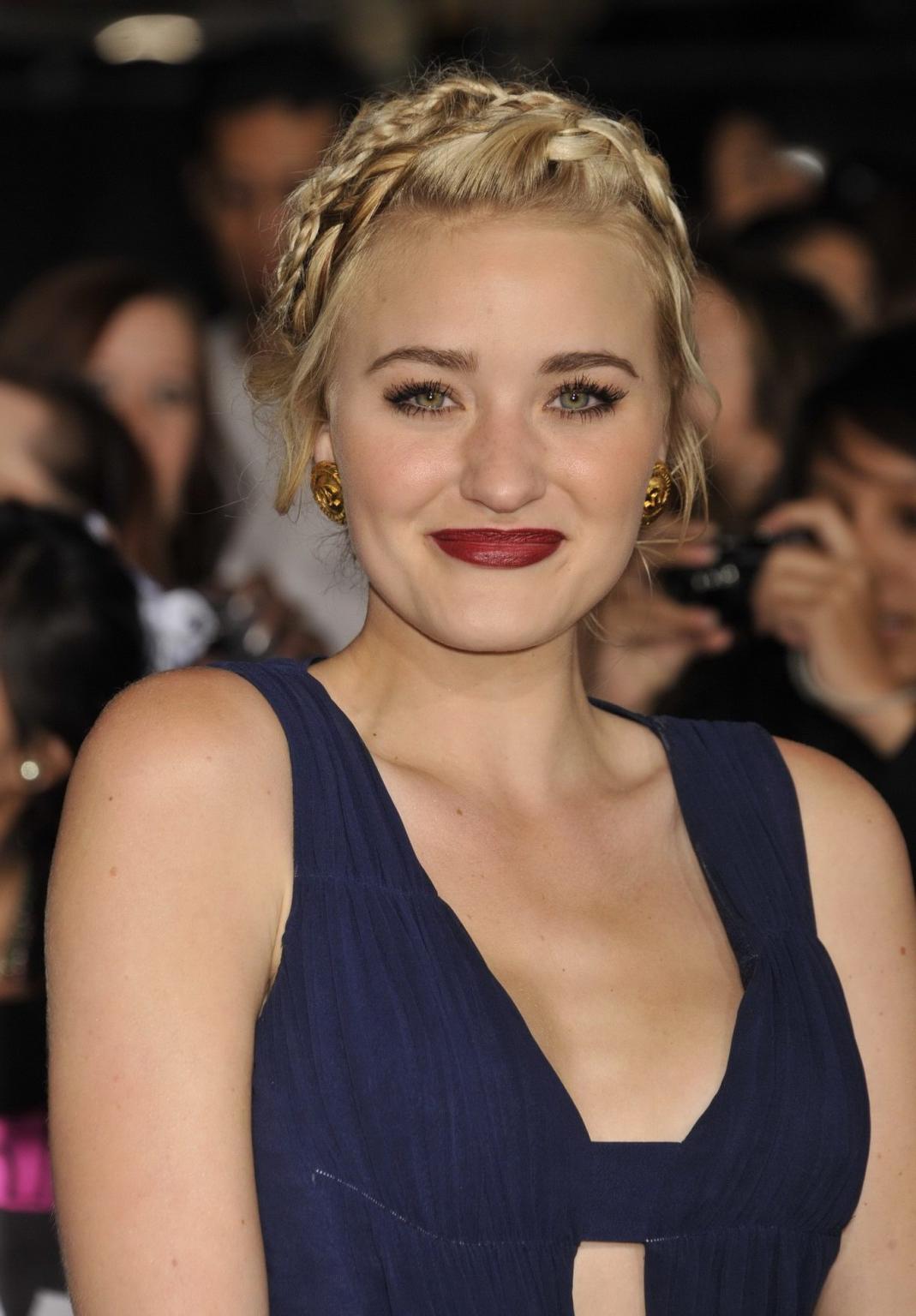 10P Amanda Michalka showing cleavage at 'The Twilight Saga: Breaking Dawn Part 2' pr