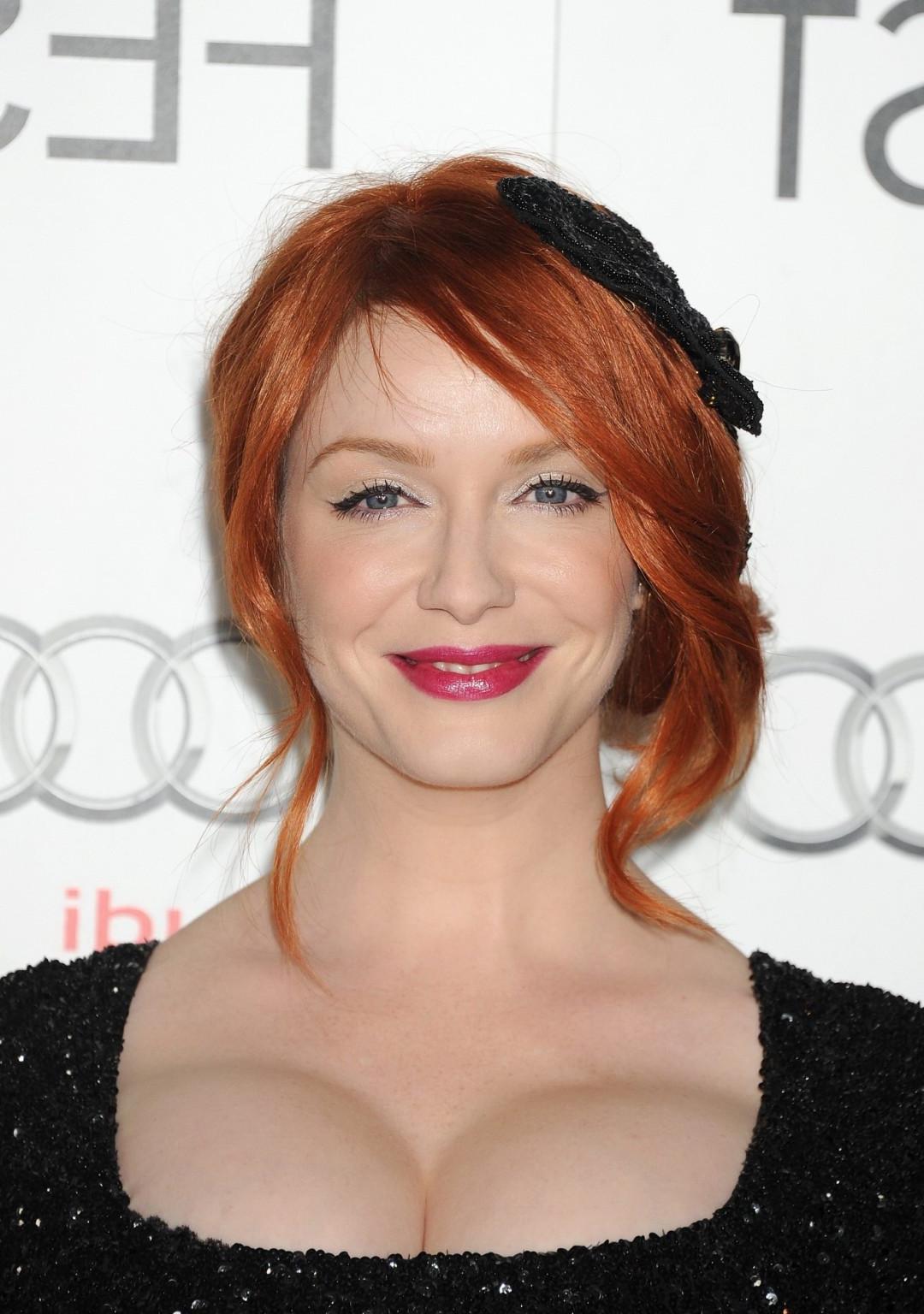 10P Christina Hendricks shows awesome cleavage wearing a black low cut dress at 'Gin
