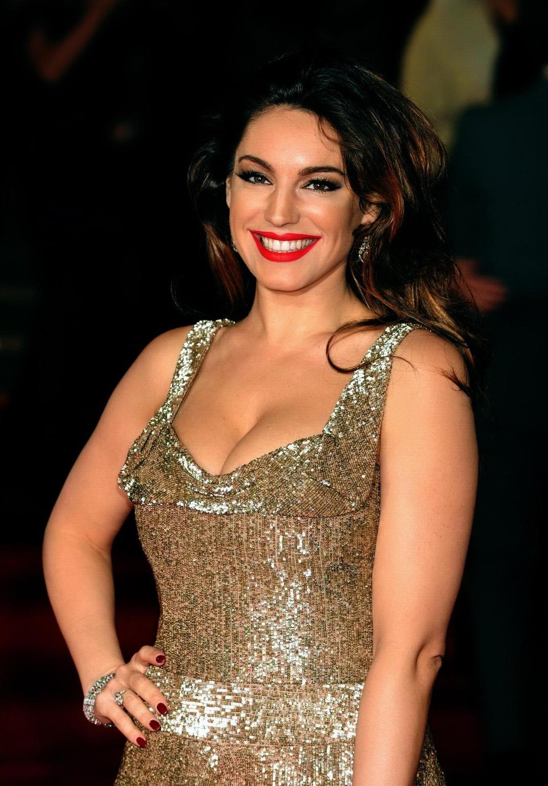 10P Kelly Brook showing huge cleavage at the 'Skyfall' premiere in London