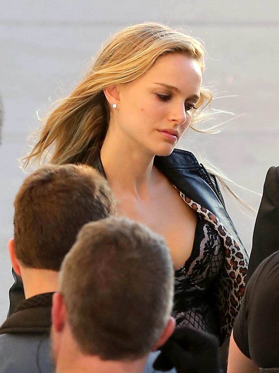 10P Natalie Portman showing huge cleavage on the set of a Terrence Malick film in Au