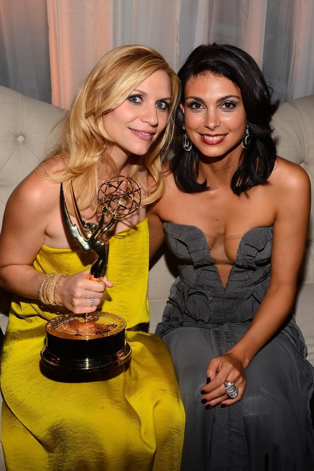 10P Morena Baccarin showing huge cleavage at 64th Primetime Emmy Awards and at FOX  