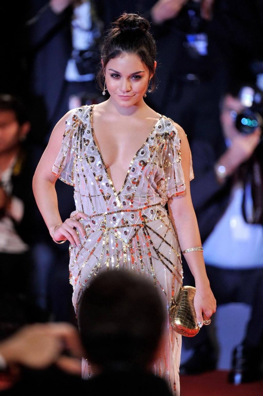 10P Vanessa Hudgens braless showing cleavage at 'Spring Breakers' premiere in Venice