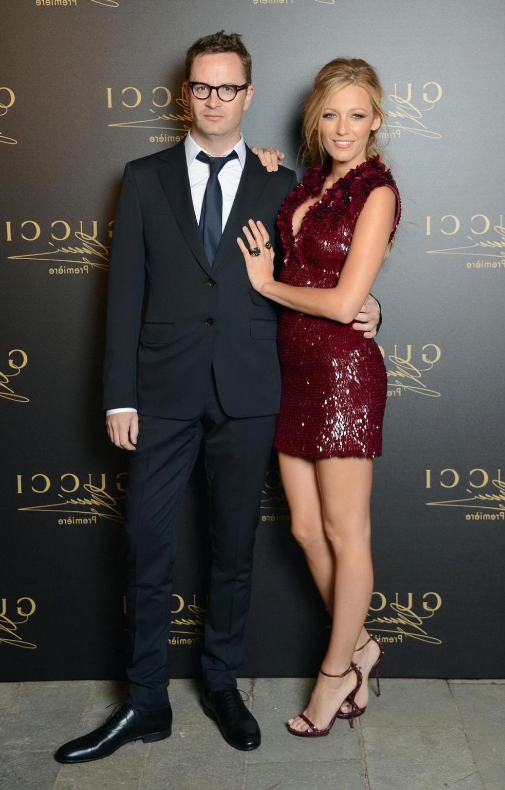 10P Blake Lively leggy and showing big cleavage in a shiny red mini dress at the Guc