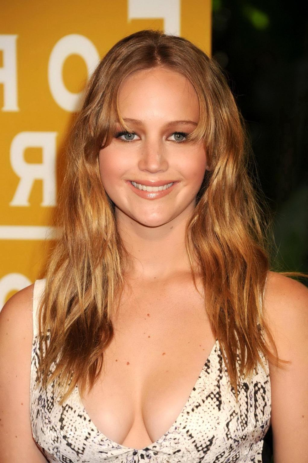 10P Jennifer Lawrence showing huge cleavage at HFPA Installation Luncheon in Beverly