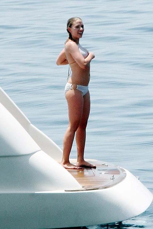 10P Scarlett Johansson nipple slip and bikini paparazzi photos
