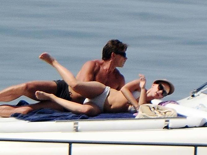 10P Scarlett Johansson nipple slip and bikini paparazzi photos