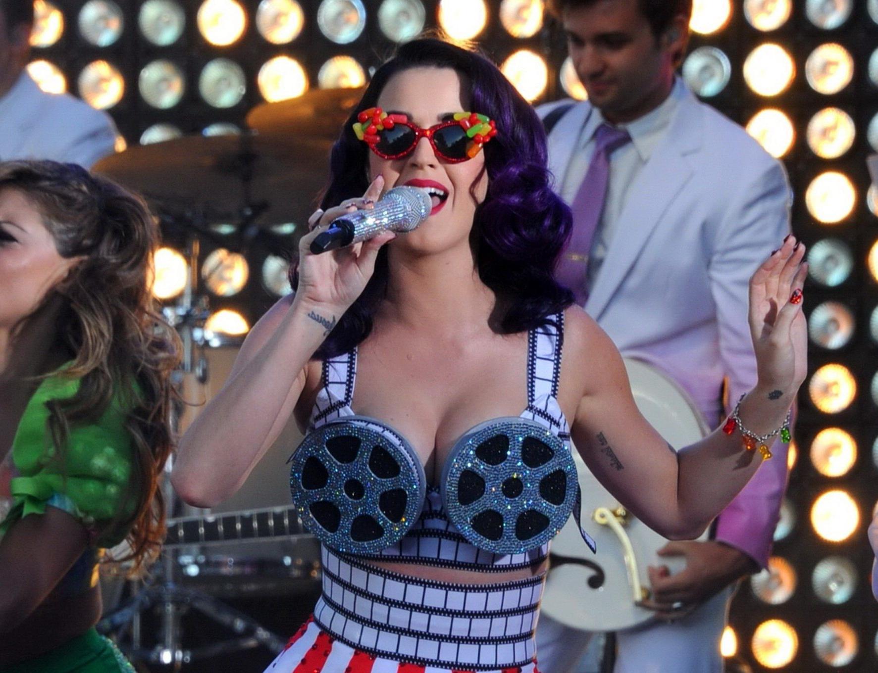 10P Katy Perry shows huge cleavage performing at 'Katy Perry Part of Me' premiere in