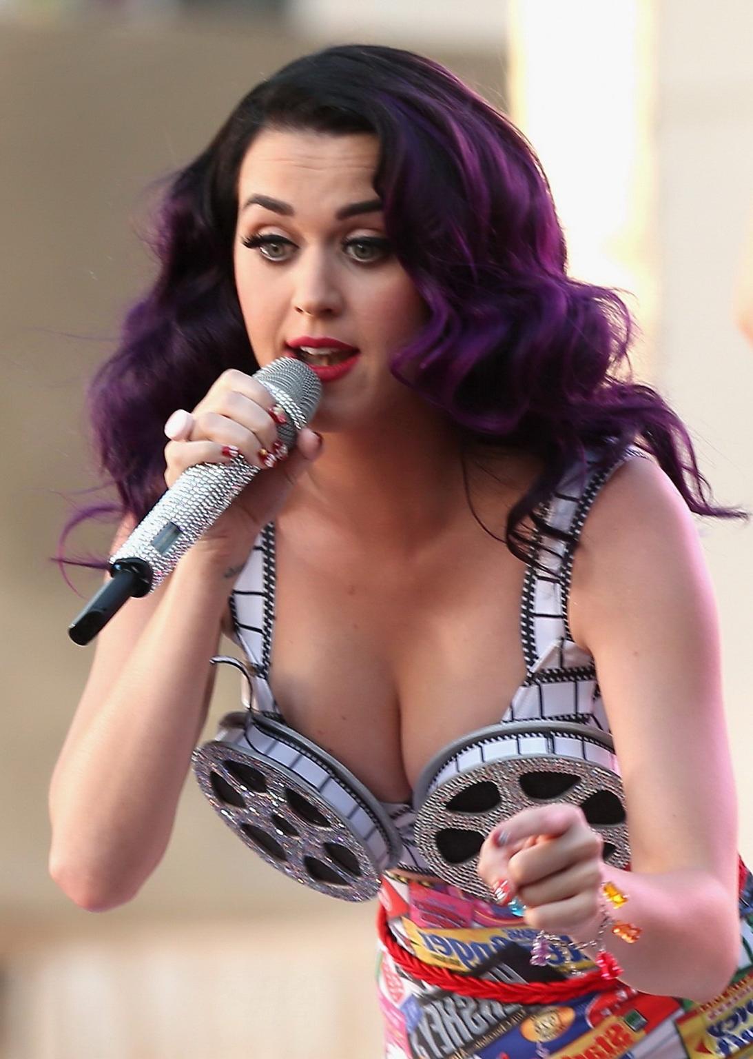 10P Katy Perry shows huge cleavage performing at 'Katy Perry Part of Me' premiere in