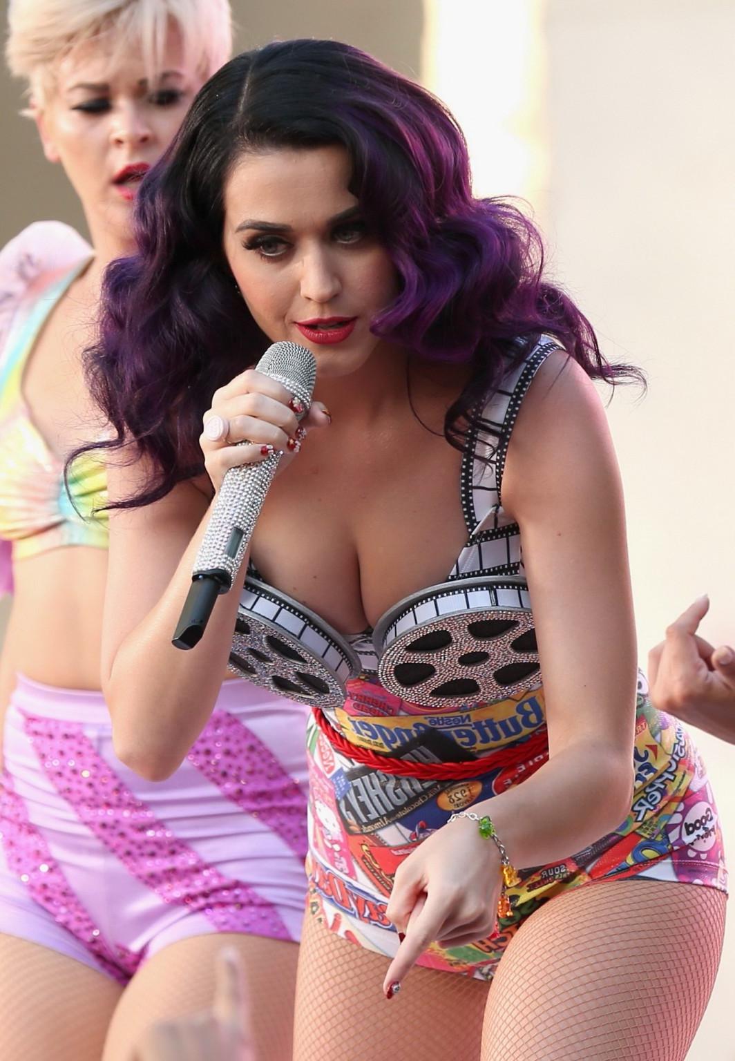 10P Katy Perry shows huge cleavage performing at 'Katy Perry Part of Me' premiere in