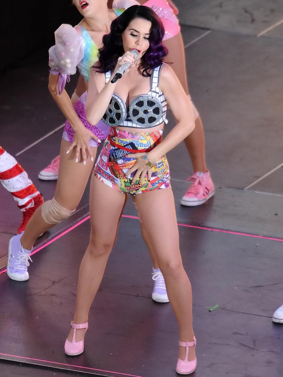 10P Katy Perry shows huge cleavage performing at 'Katy Perry Part of Me' premiere in