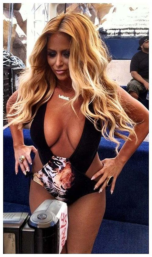 10P Aubrey Oday exposing sexy body and awesome cleavage