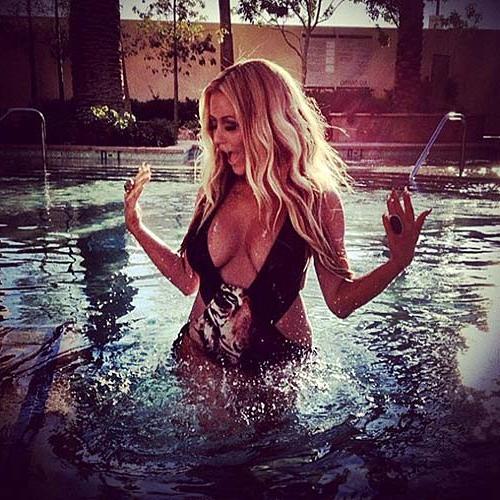10P Aubrey Oday exposing sexy body and awesome cleavage