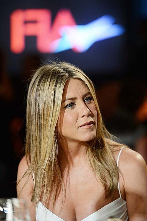 10P Jennifer Aniston exposing her big old maid cleavage on some event
