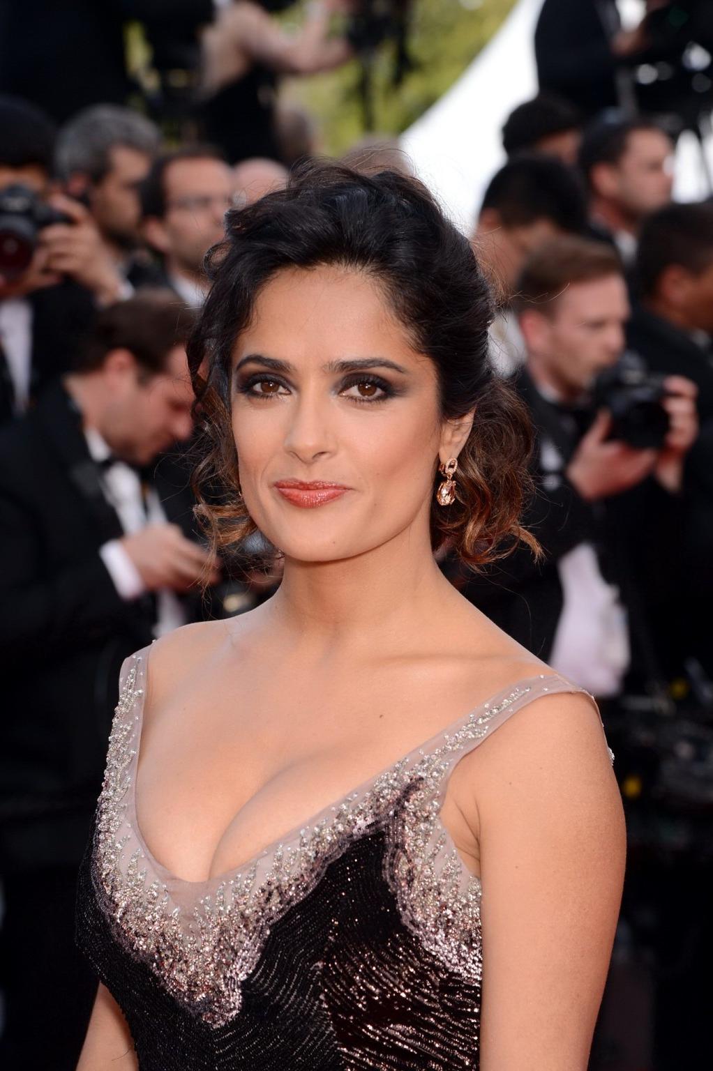 10P Salma Hayek showing awesome cleavage at 'Madagascar 3: Europe's Most Wanted' scr