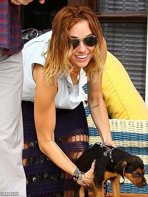 10P Miley Cyrus nipple slip and see thru paparazzi photos
