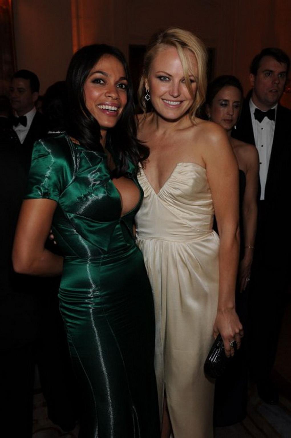 10P Rosario Dawson showing huge cleavage in glamor turquoise dress at the White Hous