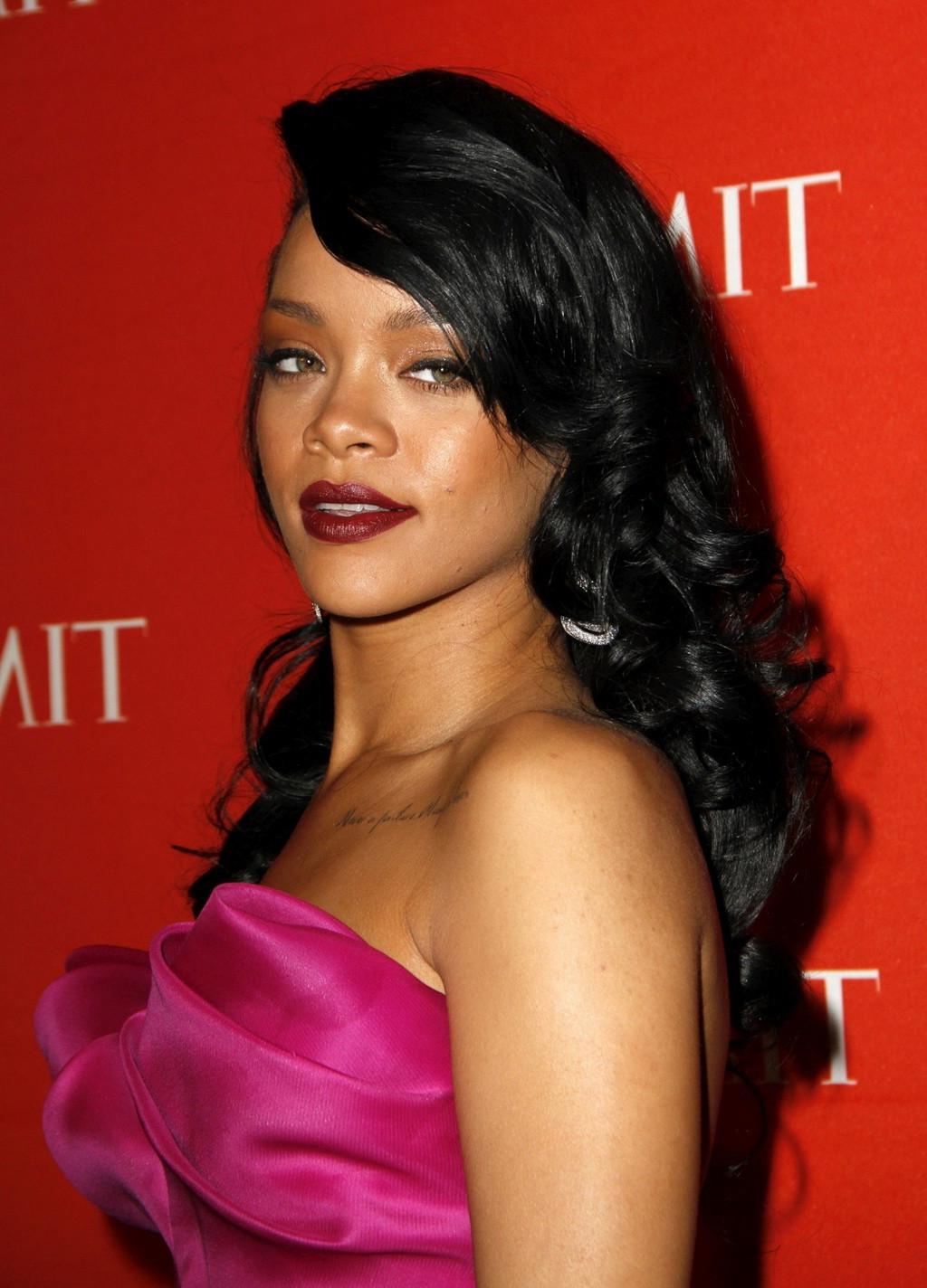 10P Busty Rihanna showing big cleavage in gorgeus strapless pink dress at Time's 100
