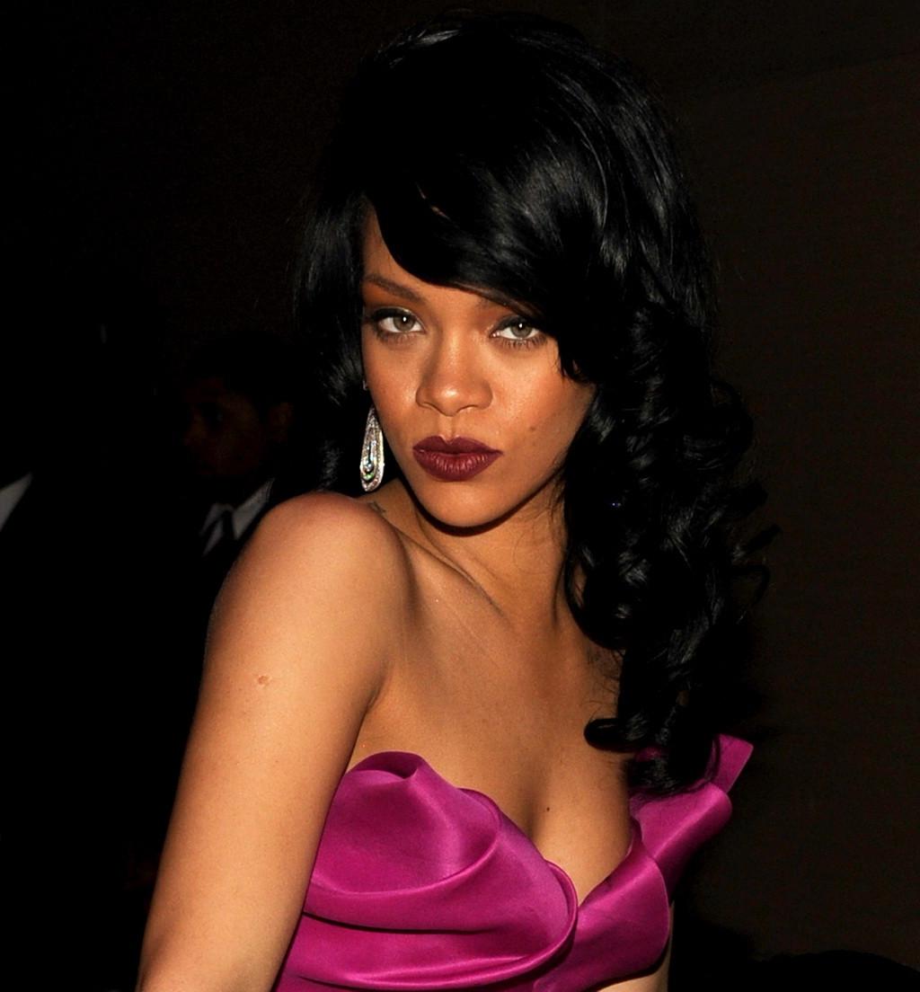 10P Busty Rihanna showing big cleavage in gorgeus strapless pink dress at Time's 100