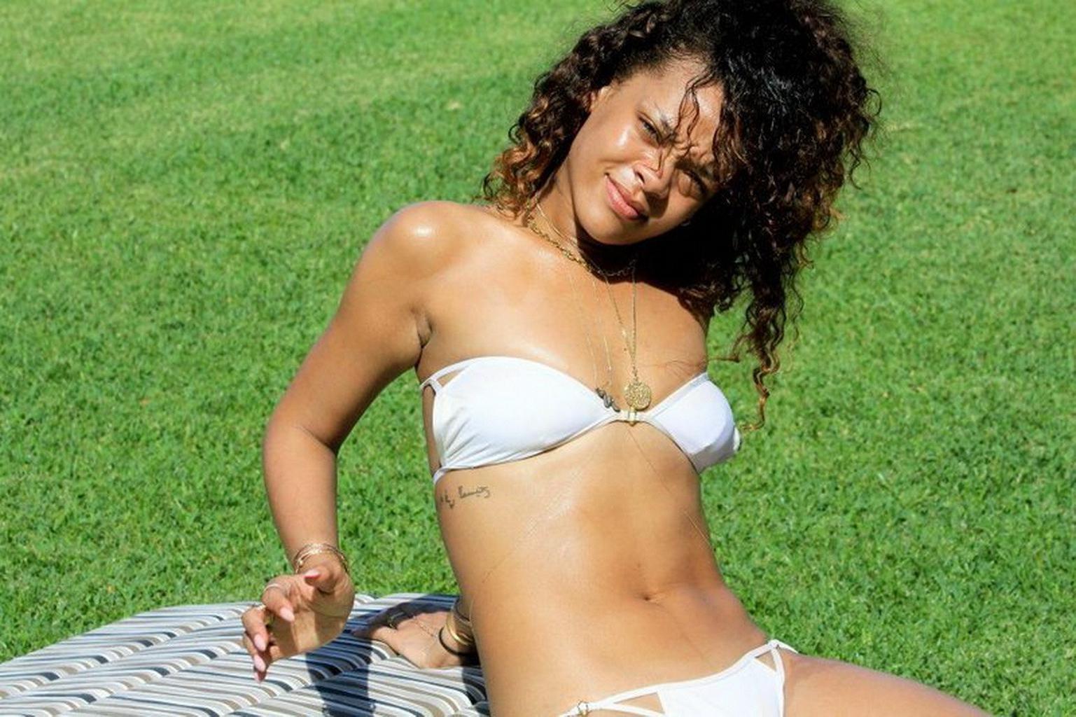 10P Rihanna's areola slip in hot white bikini during a vacation in Hawaii