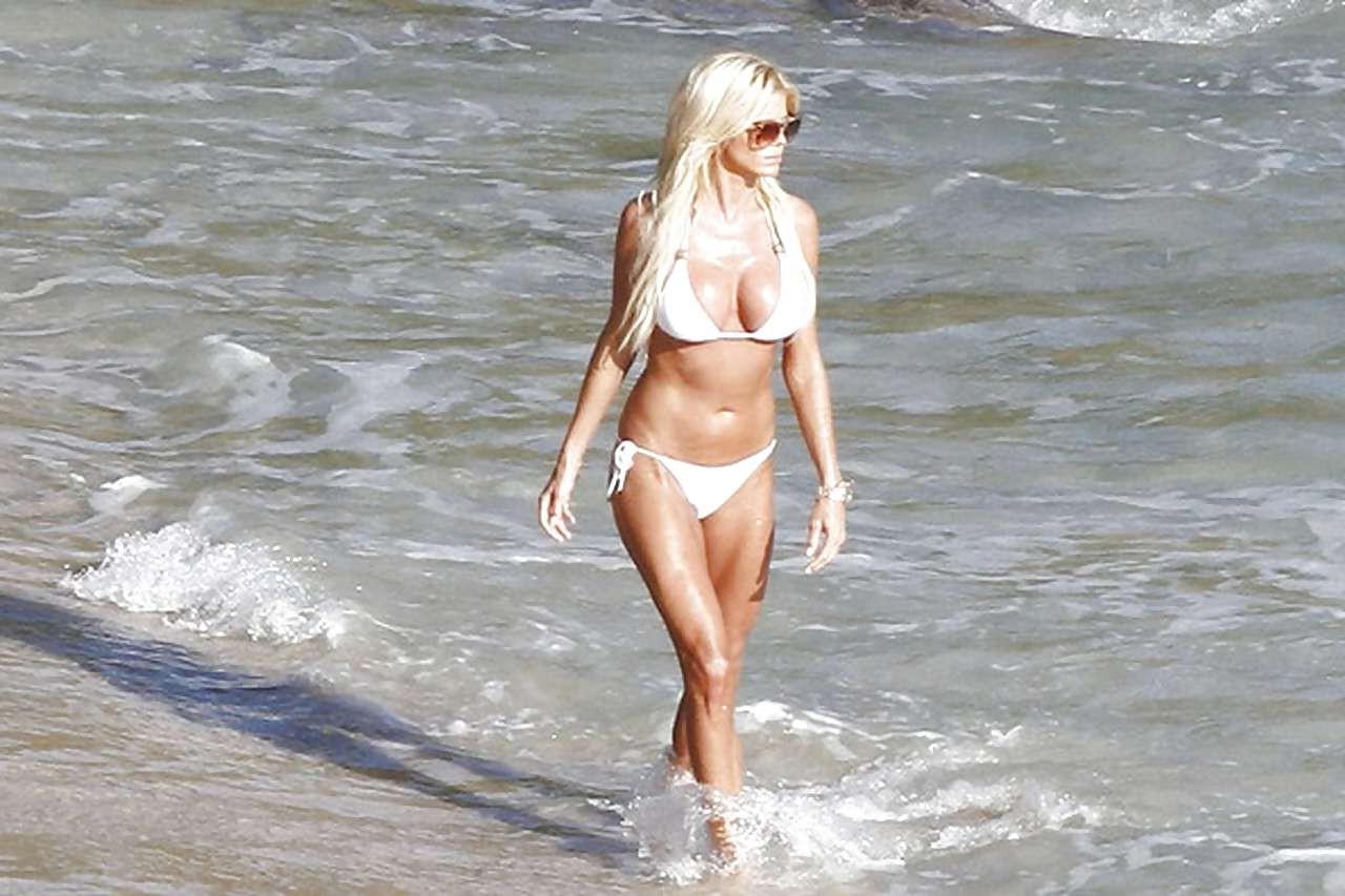 16P Victoria Silvstedt upskirt on beach and show mega cleavage in bikini