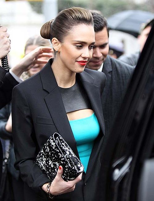 16P Jessica Alba exposing her sexy body and awesome cleavage