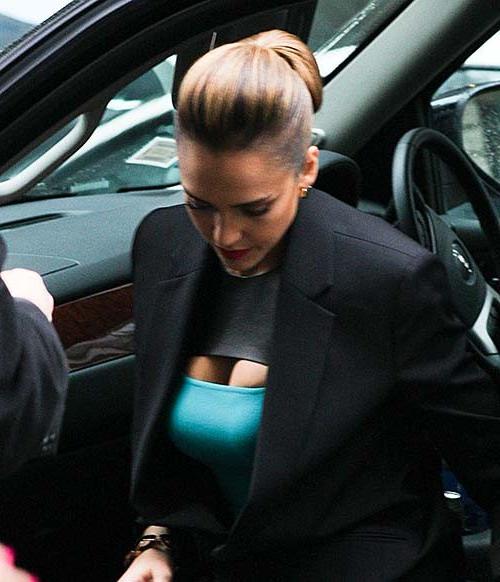 16P Jessica Alba exposing her sexy body and awesome cleavage