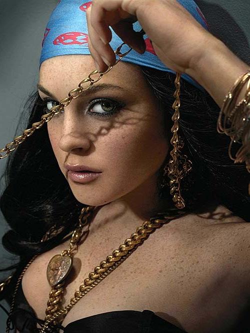 16P Lindsay Lohan posing and showing sexy body in underwear