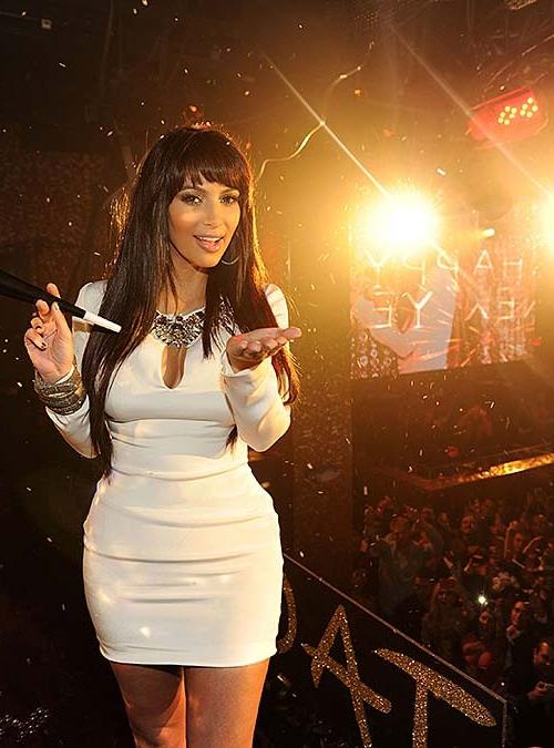 16P Kim Kardashian exposing sexy body and massive cleavage