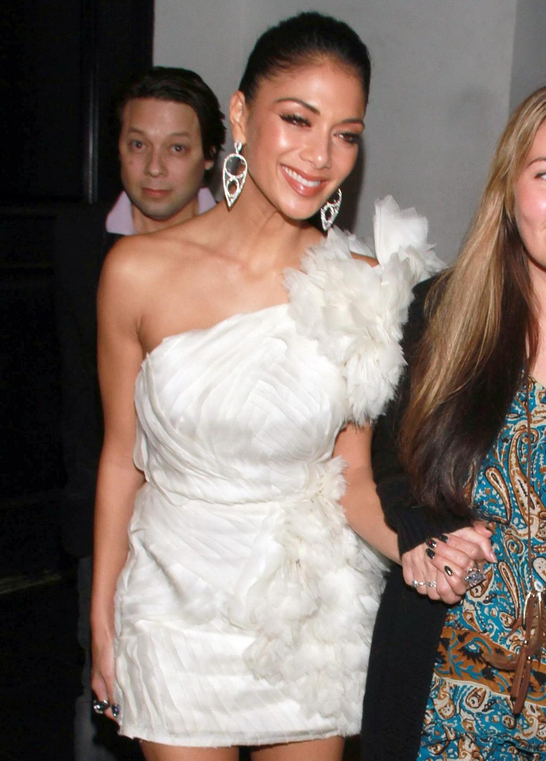 16P Nicole Scherzinger flashing her panties outside Beso Restaurant in LA