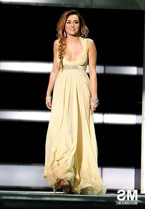 16P Miley Cyrus exposing her mega cleavage in sexy evening dress