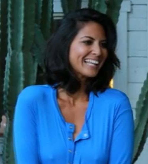 16P Olivia Munn exposing sexy body and huge cleavage in lingerie