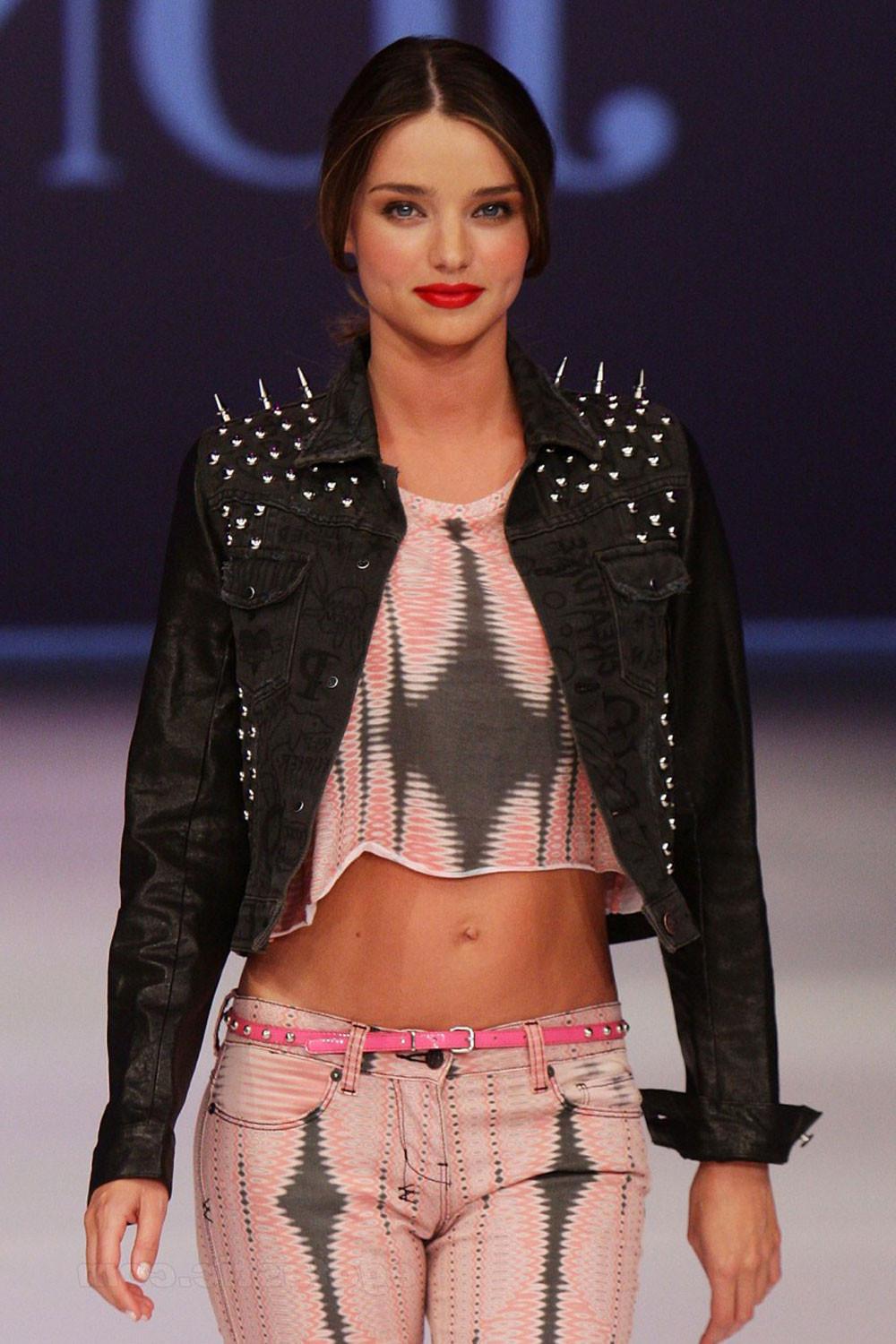 16P Miranda Kerr got huge squeezed cleavage