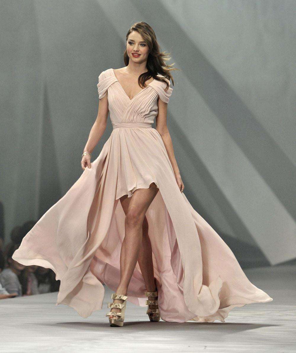 16P Miranda Kerr got huge squeezed cleavage