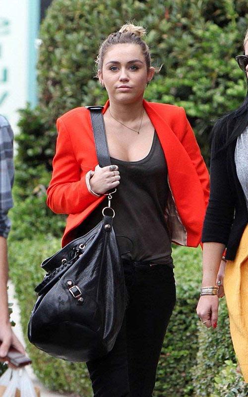16P Miley Cyrus sexy ass and huge cleavage paparazzi photos