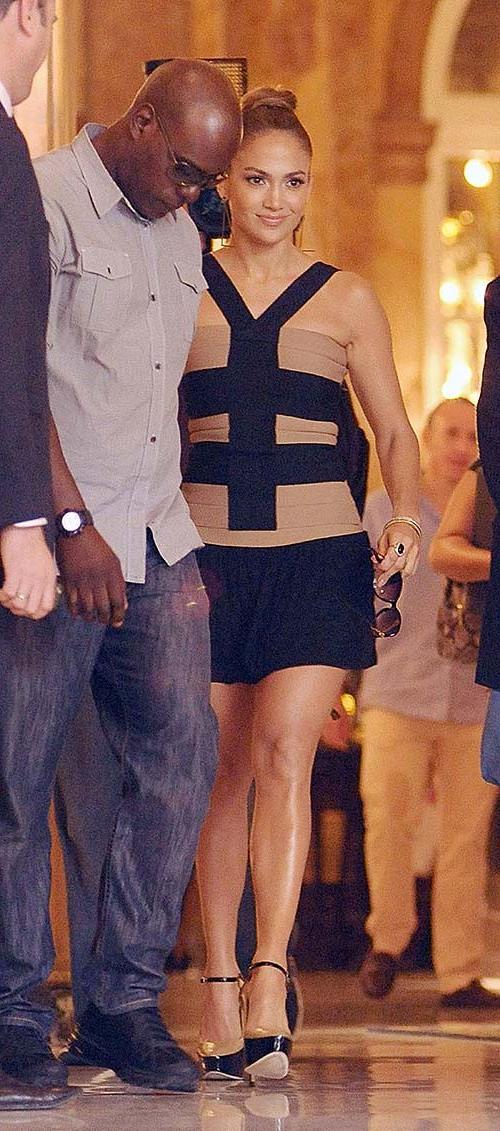16P Jennifer Lopez sexy and hot boob slip and upskirt paparazzi photos