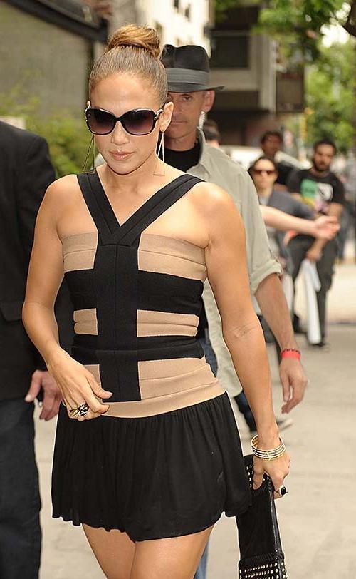 16P Jennifer Lopez sexy and hot boob slip and upskirt paparazzi photos