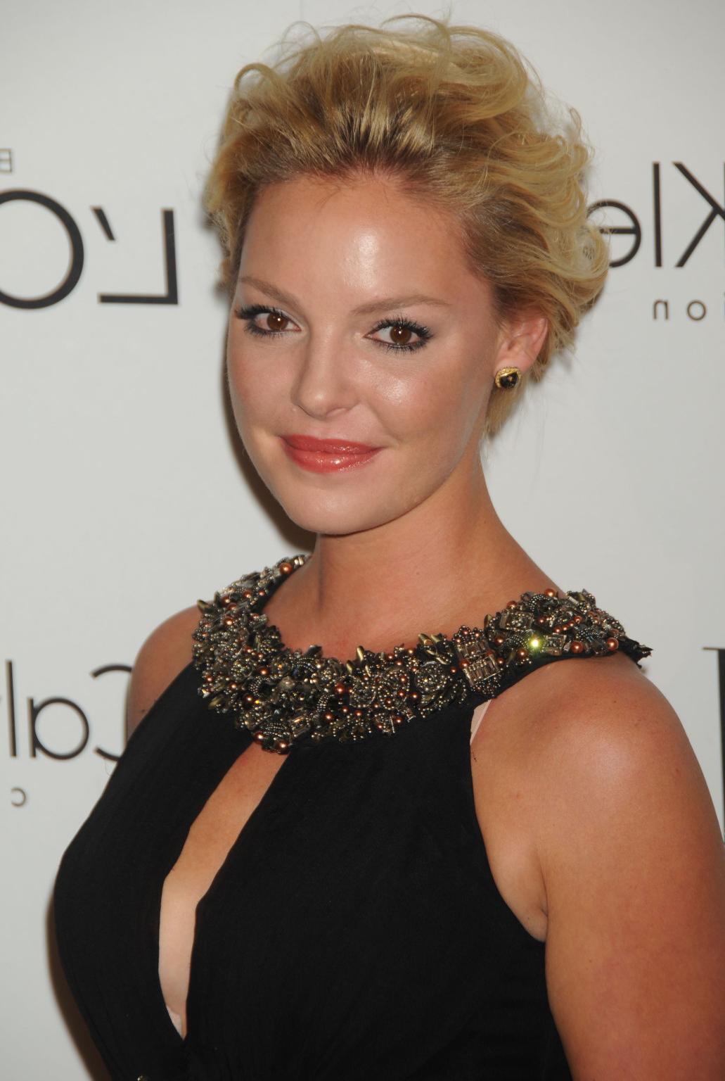 16P Katherine Heigl showing huge cleavage at 18th Annual ELLE Women in Hollywood Cel