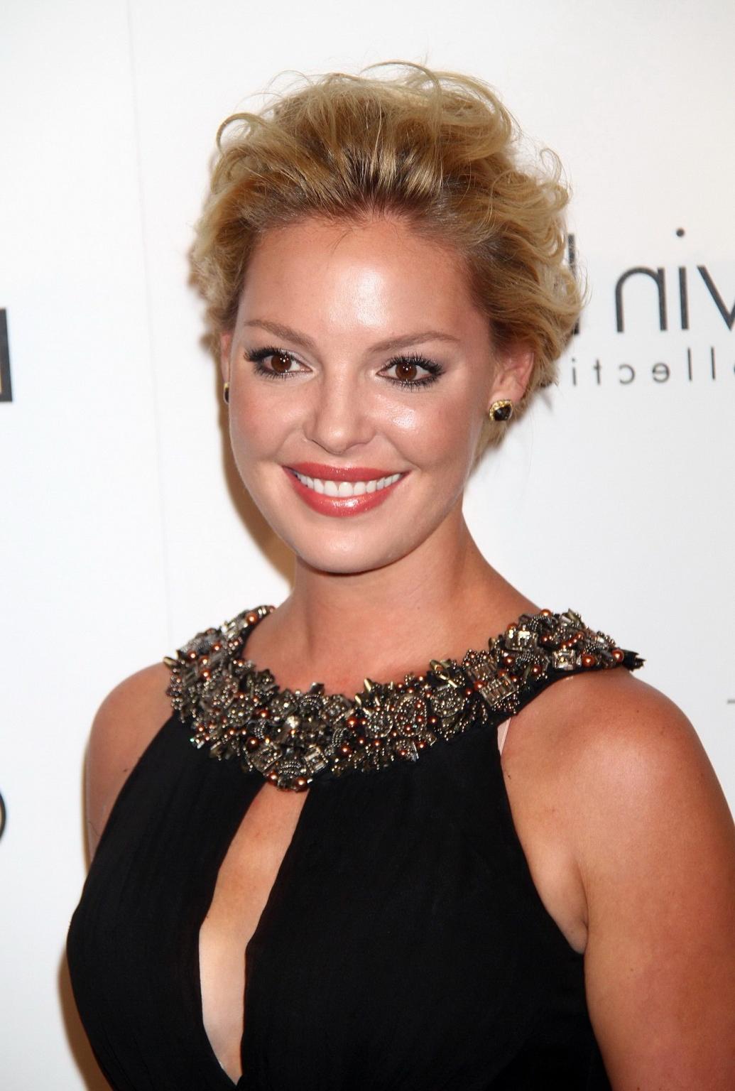 16P Katherine Heigl showing huge cleavage at 18th Annual ELLE Women in Hollywood Cel