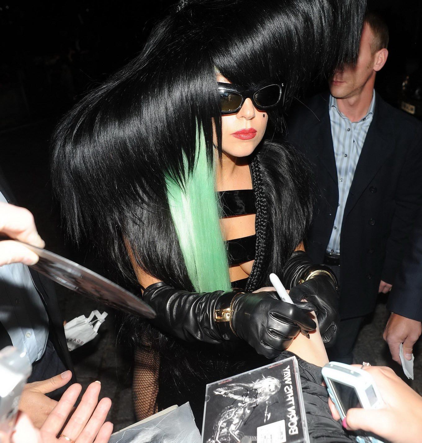16P Lady Gaga sighting in London wearing skimpy outfit