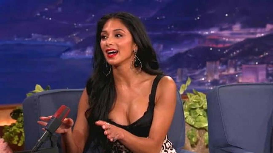 16P Nicole Scherzinger exposing her very sexy and massive cleavage