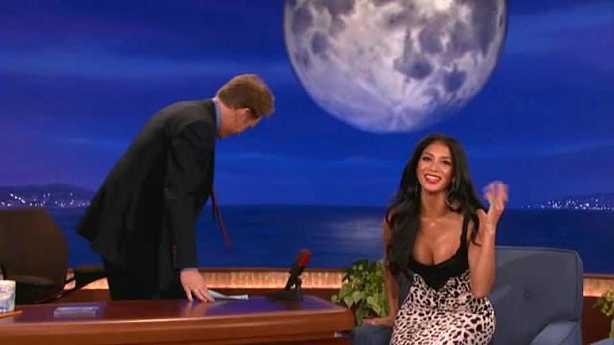 16P Nicole Scherzinger exposing her very sexy and massive cleavage