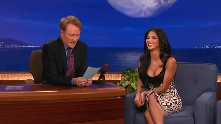 16P Nicole Scherzinger exposing her very sexy and massive cleavage