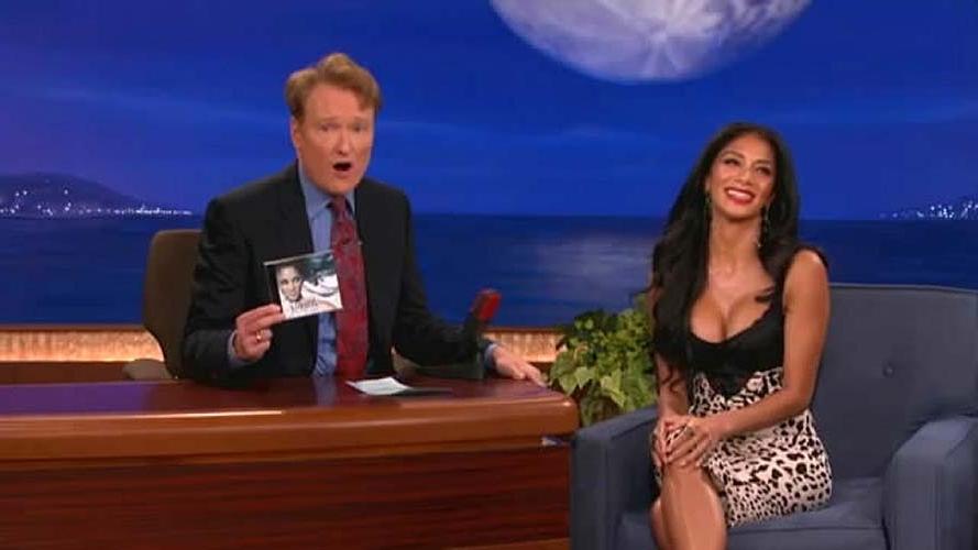 16P Nicole Scherzinger exposing her very sexy and massive cleavage