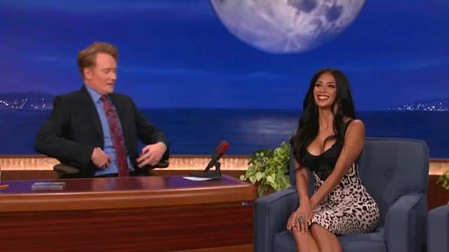 16P Nicole Scherzinger exposing her very sexy and massive cleavage