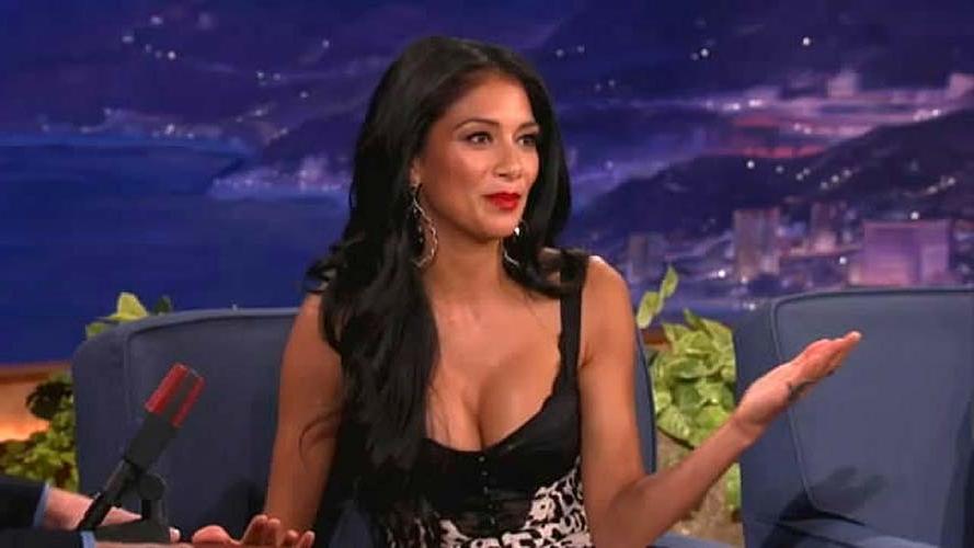 16P Nicole Scherzinger exposing her very sexy and massive cleavage